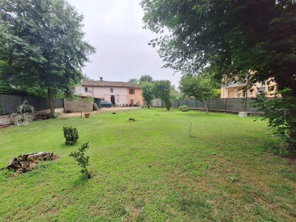 Pavia Via chiozzo affittasi porzione di cascina con 600mq di giardino