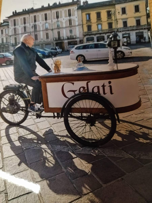 Carretto da gelataio del 1941,completamente ristrutturato .