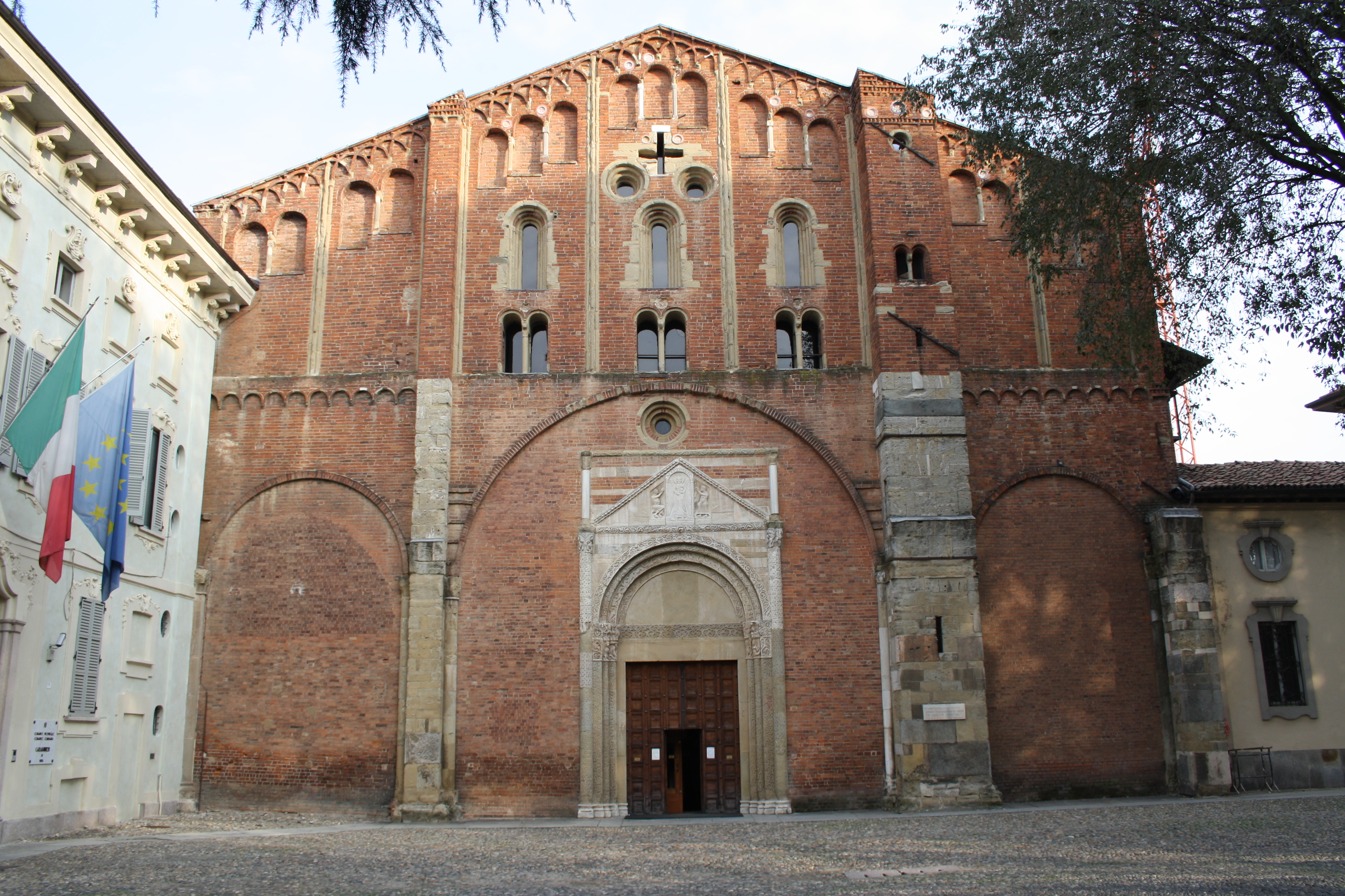 0311_-_Pavia_-_S._Pietro_-_Facciata_-_Foto_Giovanni_DallOrto_Oct_17_2009.jpg