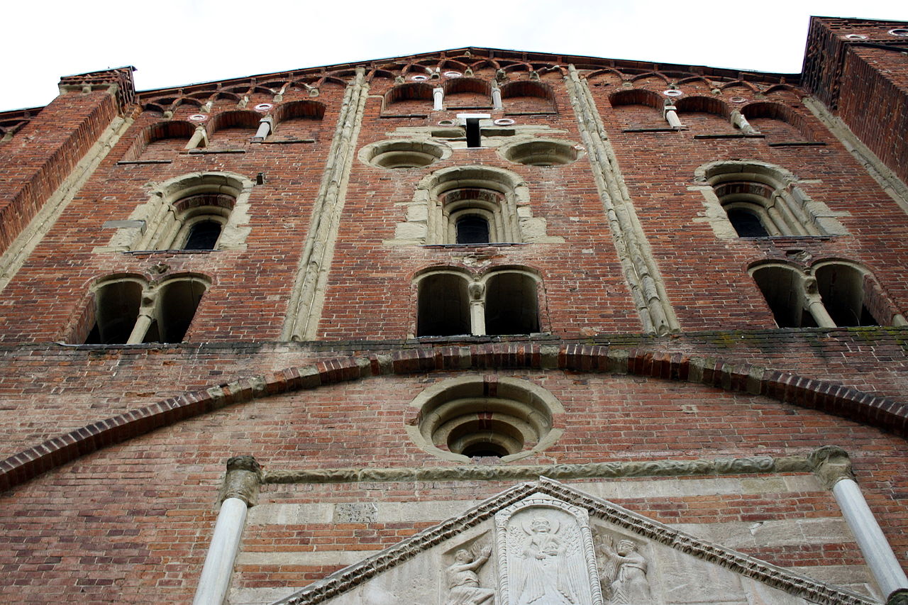1280px-0312_-_Pavia_-_S._Pietro_-_Facciata_dett._-_Foto_Giovanni_DallOrto_Oct_17_2009.jpg