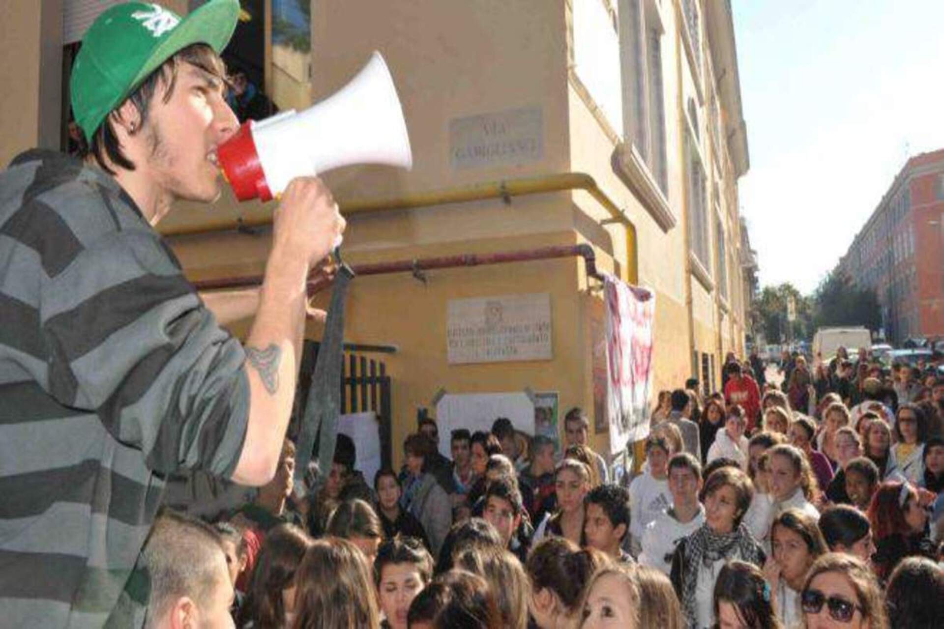 Caldo e Scuola: Si Profilano Cambiamenti nel Calendario Scolastico?