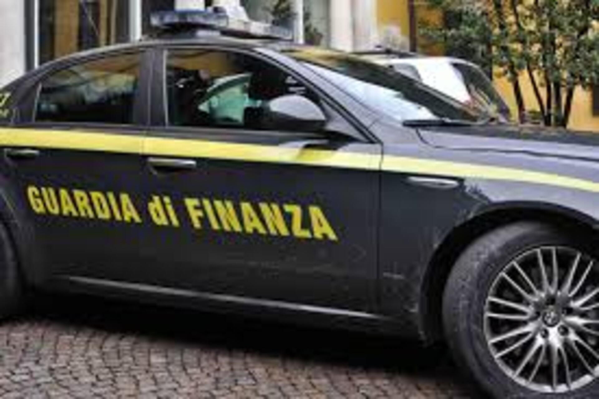Sequestrati abiti e giocattoli contraffatti a Vigevano: merce per un milione di euro