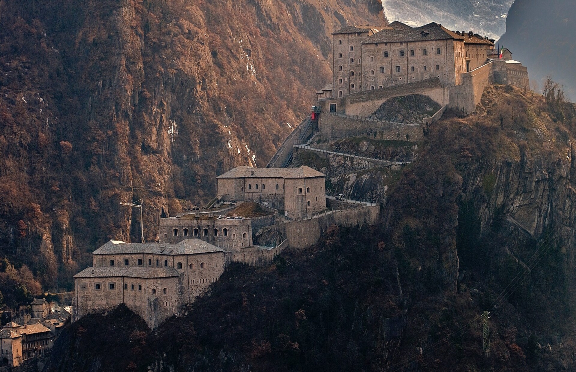 Un salto in Valle d'Aosta tra castelli e natura: Il forte di Bard e la vallata di Brusson