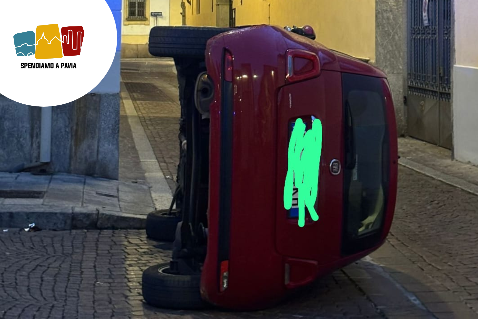Movida violenta in centro a Pavia: auto ribaltata in piazza Guicciardi, indagini in corso