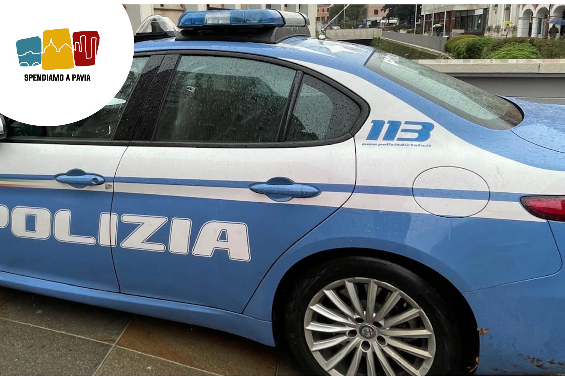 Spaccata nella notte all’Eden di Pavia: vetrina distrutta in piazza della Vittoria