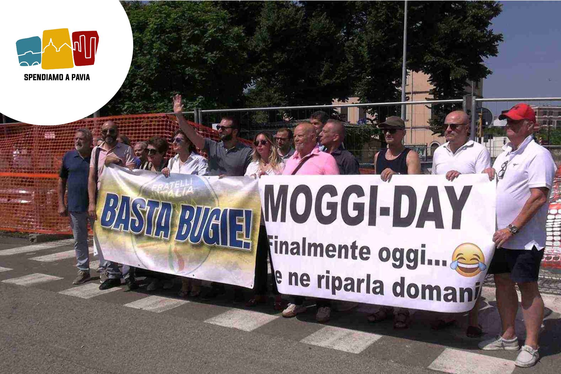 Pavia, protesta per il ponte di viale Ludovico il Moro: cittadini e opposizione chiedono tempi certi sulla riapertura