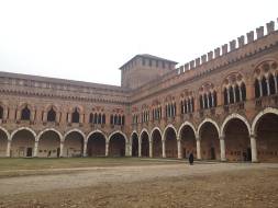 Castello_Visconteo_Pavia_-_cortile_SE_original