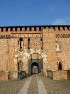 Ingresso_del_Castello_Visconteo_-_Pavia_original