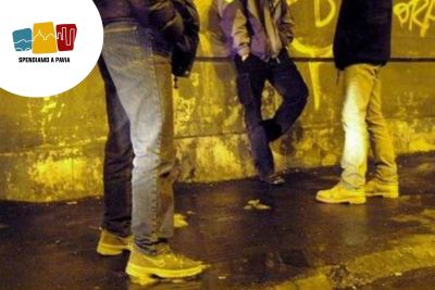 Raid notturno al distributore di corso Garibaldi: tre ragazzi danneggiano le macchinette